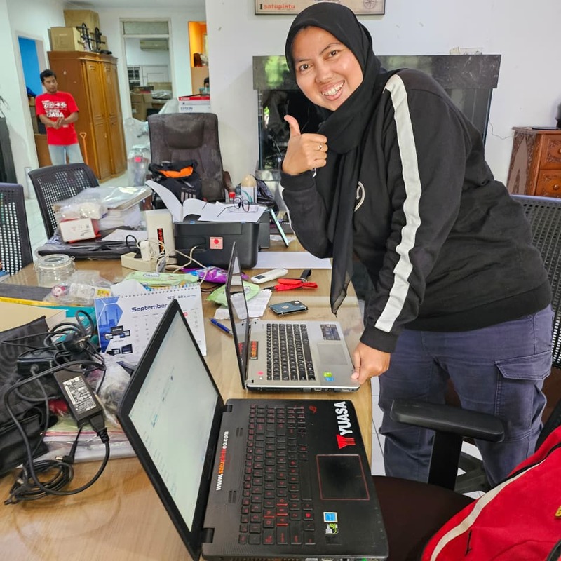 reparasi laptop kantor